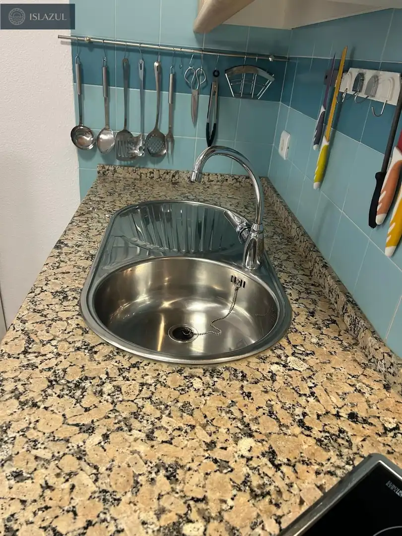Cuina de Pis de lloguer en Isla Cristina amb Aire condicionat, Jardí privat i Terrassa