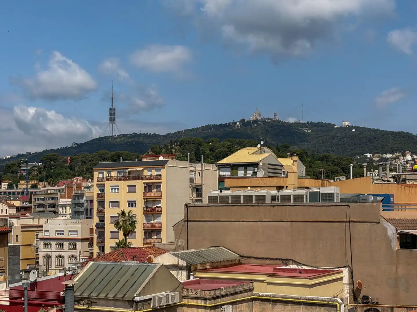 Vista exterior de Pis en venda en Barcelona amb Calefacció, Parquet i Terrassa