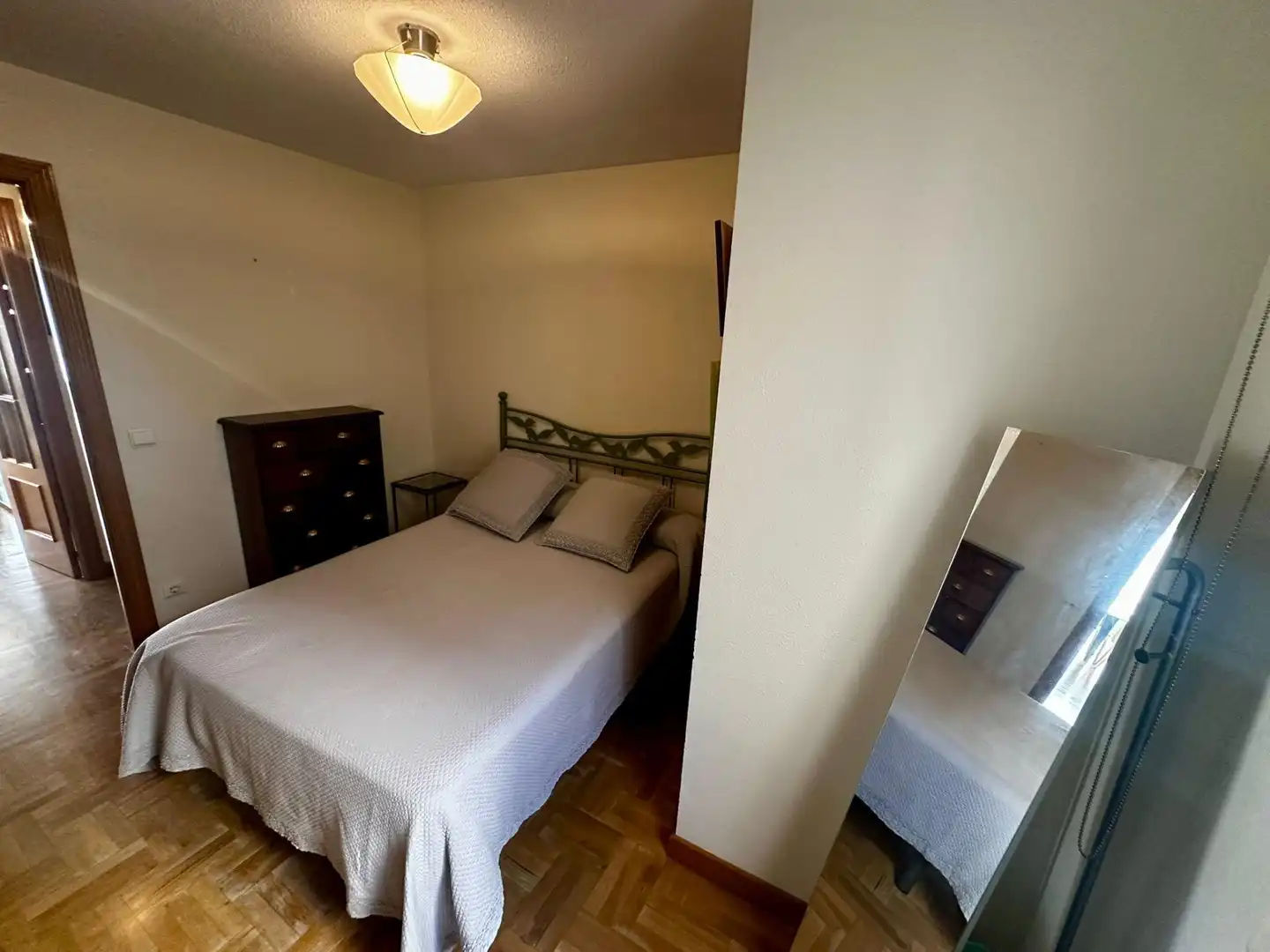Bedroom of Flat for rent in Burgos