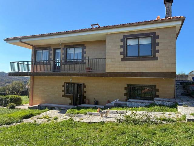 Casa-chalet en Venta en A Lama