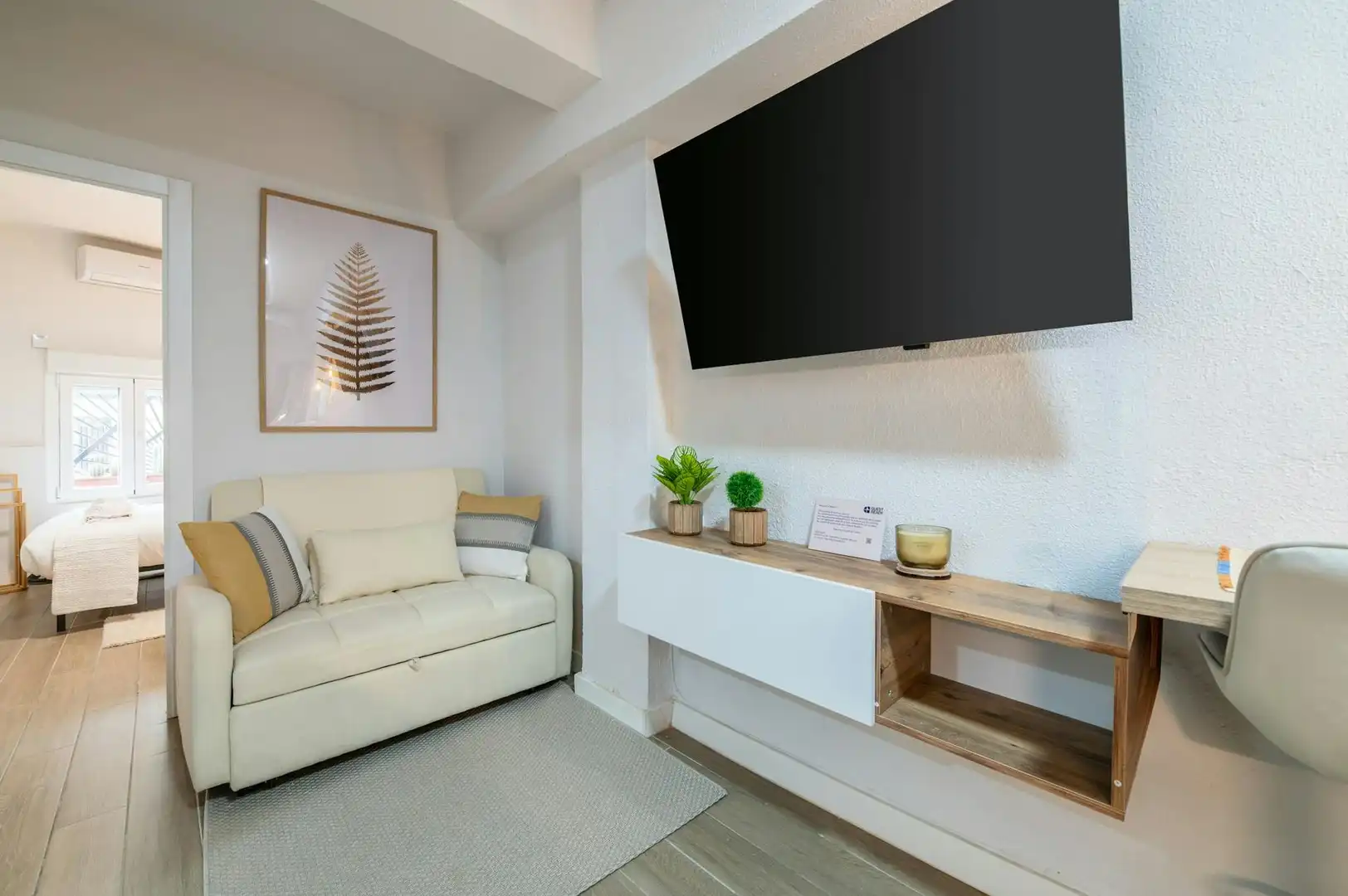 Living room of Flat for rent in Madrid  with Air Conditioner, Heating and Furnished