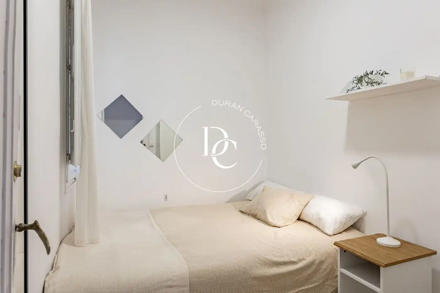 Bedroom of Flat for sale in Barcelona  with Air Conditioner, Heating and Furnished