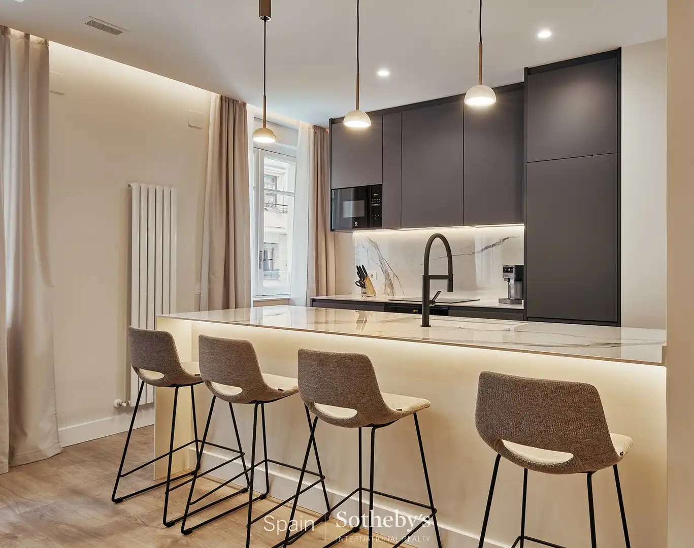 Apartment with lift for sale in Calle de Fernán González, imagen 9