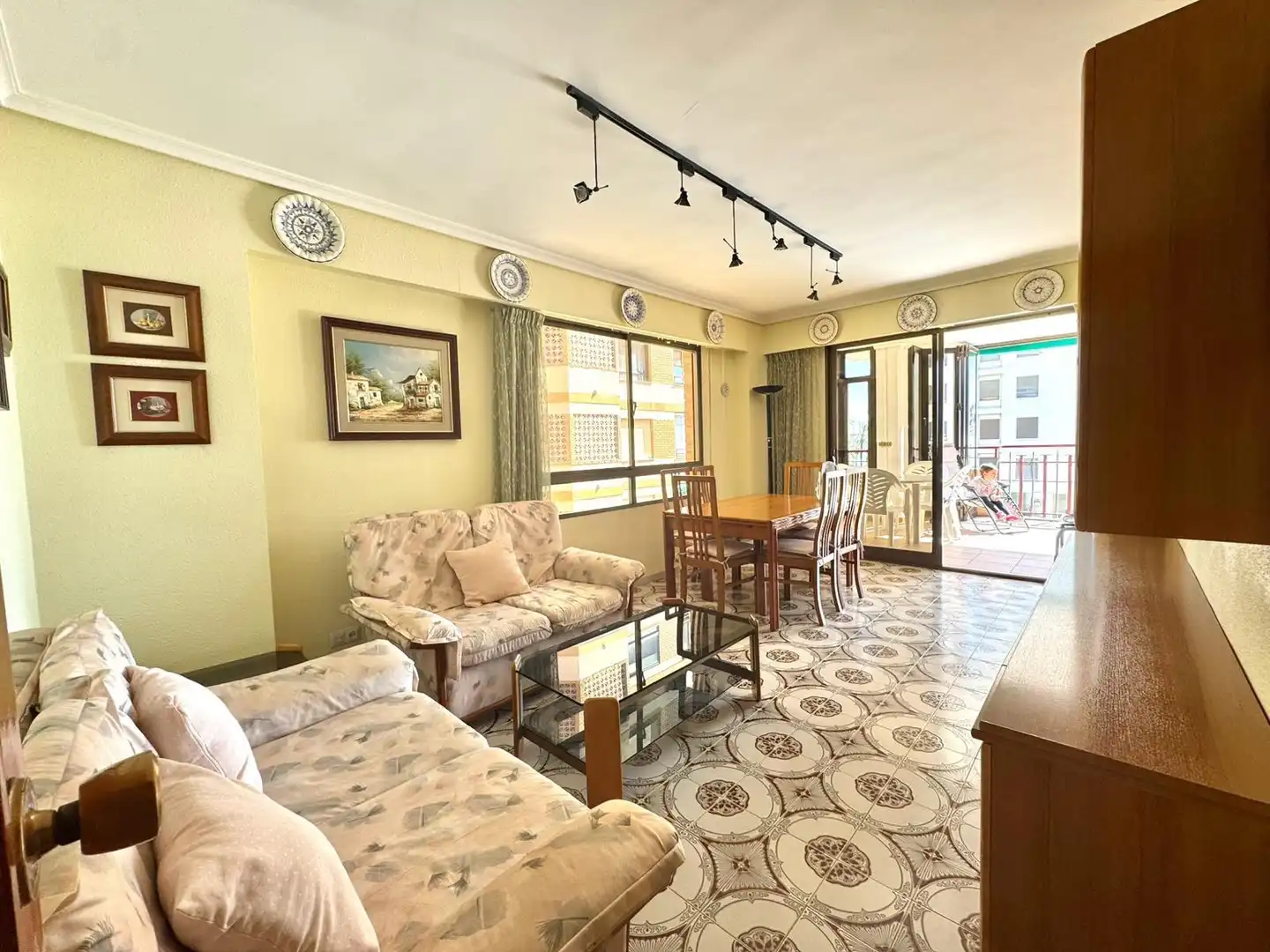 Wohnzimmer von Wohnungen zum Verkauf in Benicasim / Benicàssim mit Terrasse, Möbliert und Gemeinschaftspool