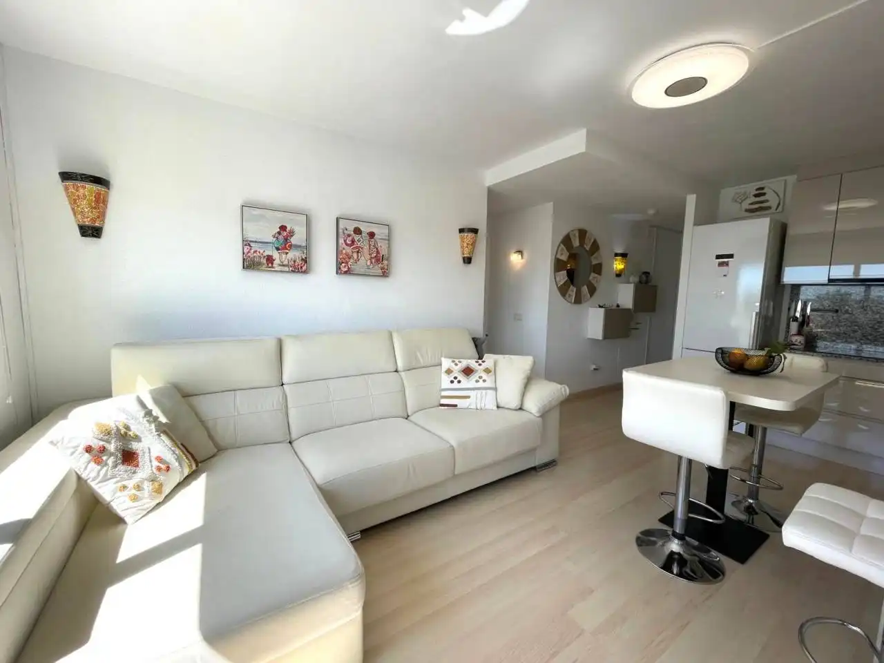 Sala de estar de Piso en venta en Roses con Aire acondicionado, Terraza y Amueblado