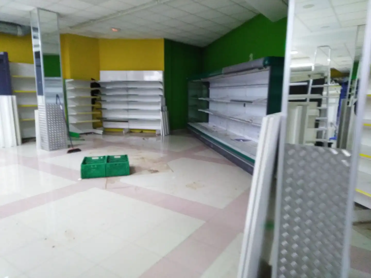 Local de lloguer en Corbera amb Aire condicionat, Moblat i Alarma