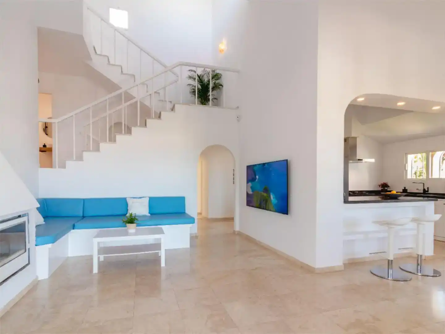 Sala d'estar de Casa o xalet en venda en Estepona amb Aire condicionat, Piscina i Balcó