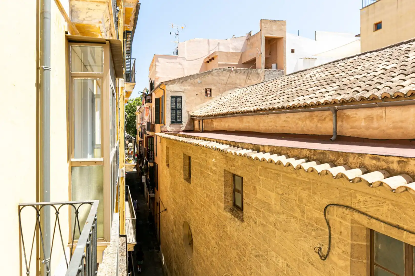 Außenansicht von Wohnungen zur Miete in  Palma de Mallorca mit Terrasse und Balkon