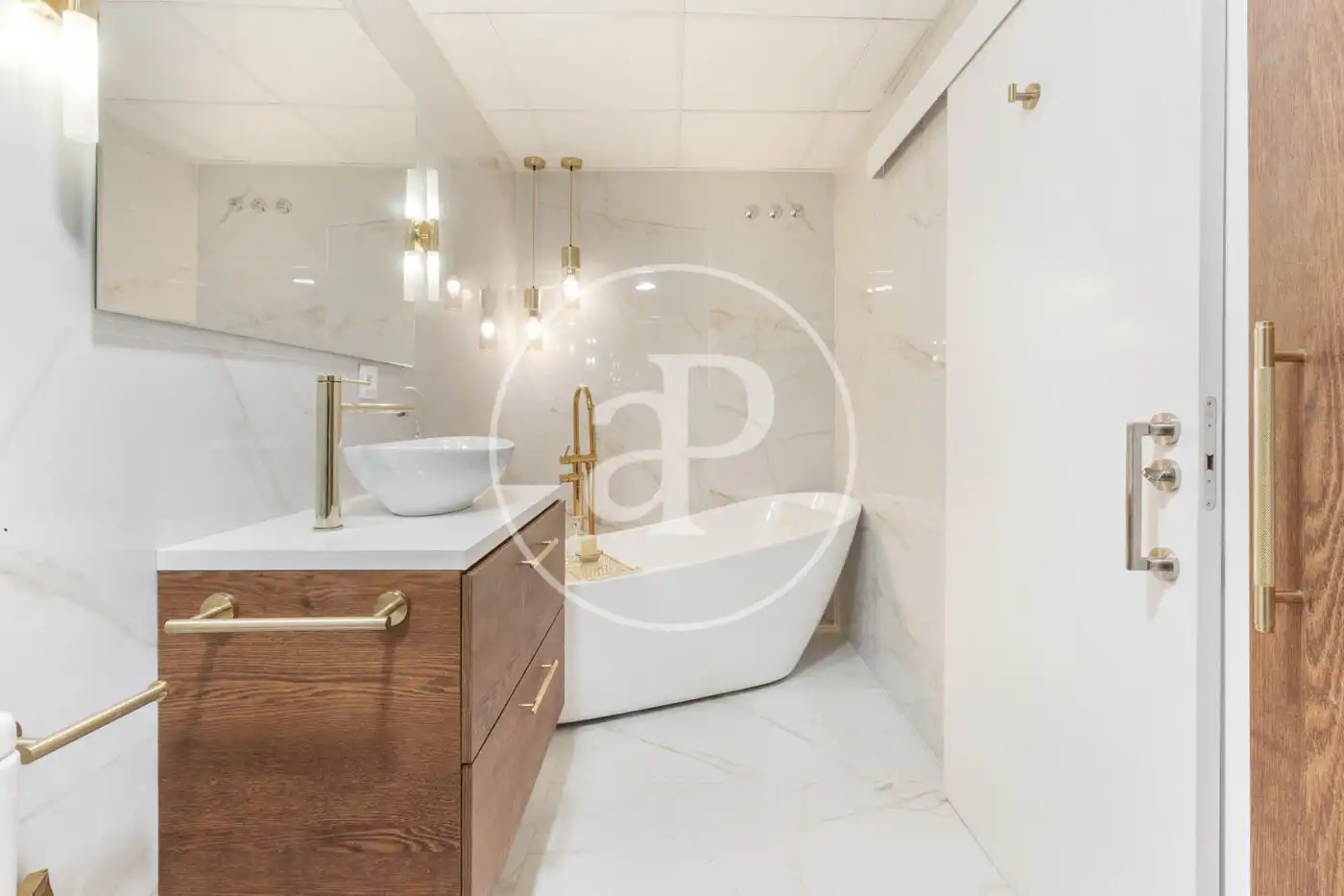 Baño de Piso en venta en Valencia con Aire acondicionado, Calefacción y Jardín privado