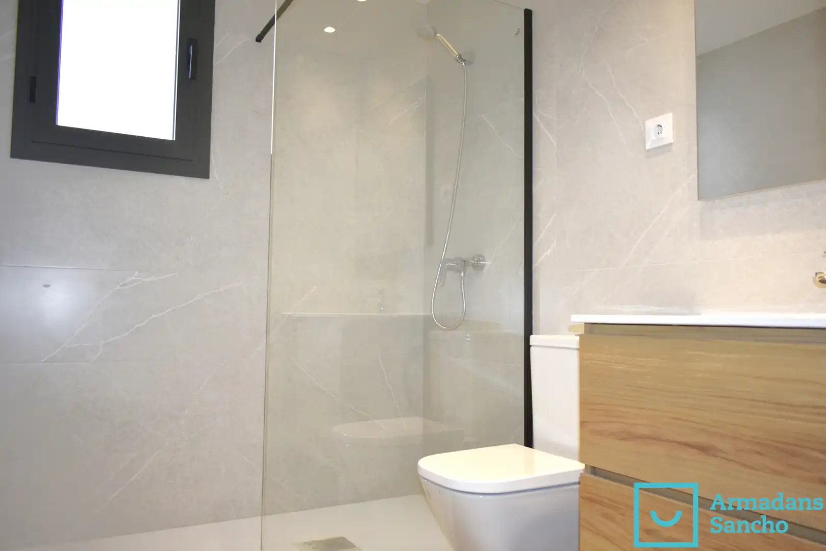 Baño de Piso de alquiler en Tiana con Aire acondicionado, Calefacción y Horno
