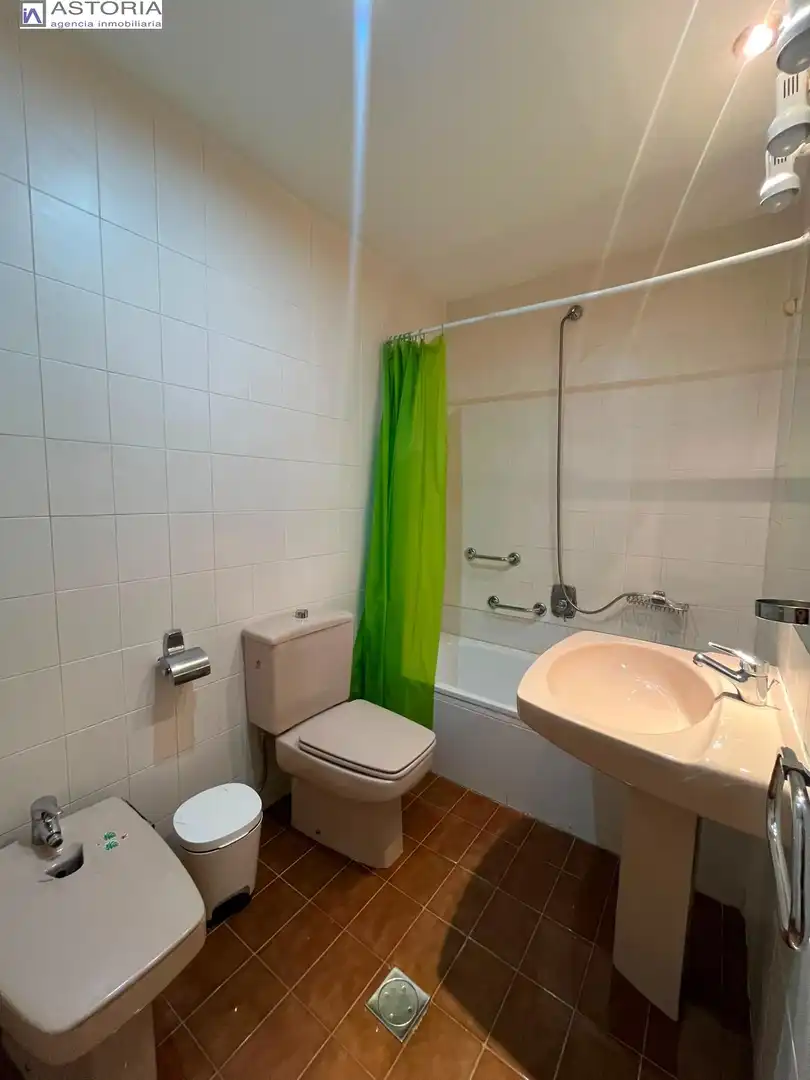 Baño de Apartamento de alquiler en Granada con Aire acondicionado, Calefacción y Terraza