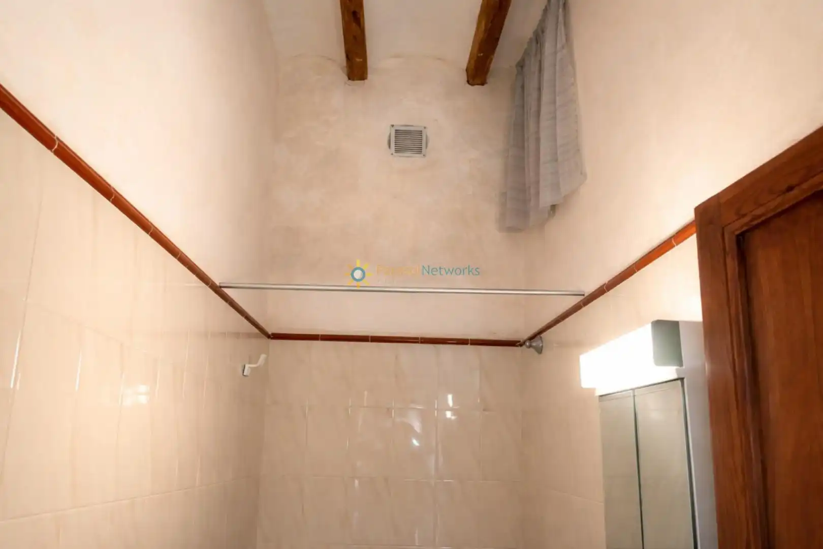 Bany de Finca rústica en venda en Villena amb Jardí privat, Terrassa i Traster