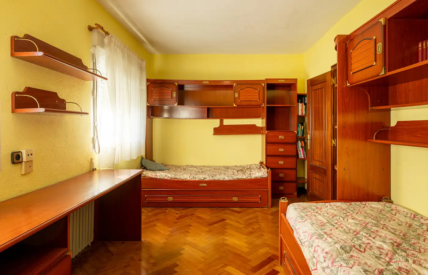 Dormitori de Casa o xalet en venda en Oleiros amb Calefacció, Jardí privat i Parquet