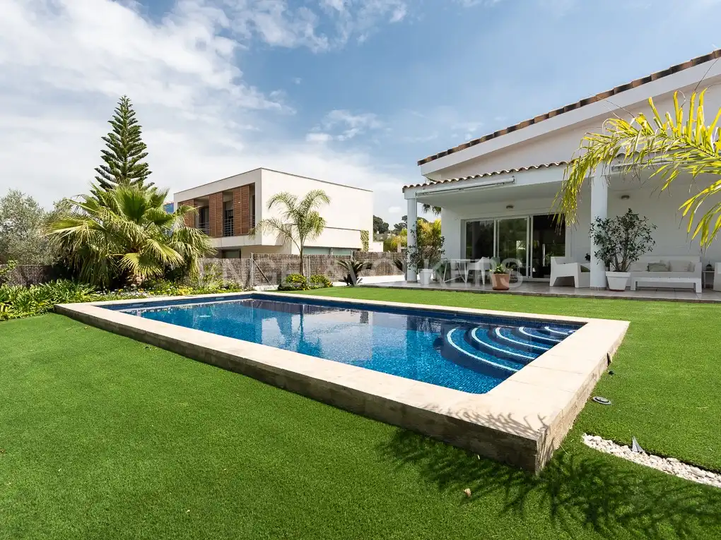 Piscina de Casa o xalet de lloguer en Bétera amb Aire condicionat, Calefacció i Jardí privat