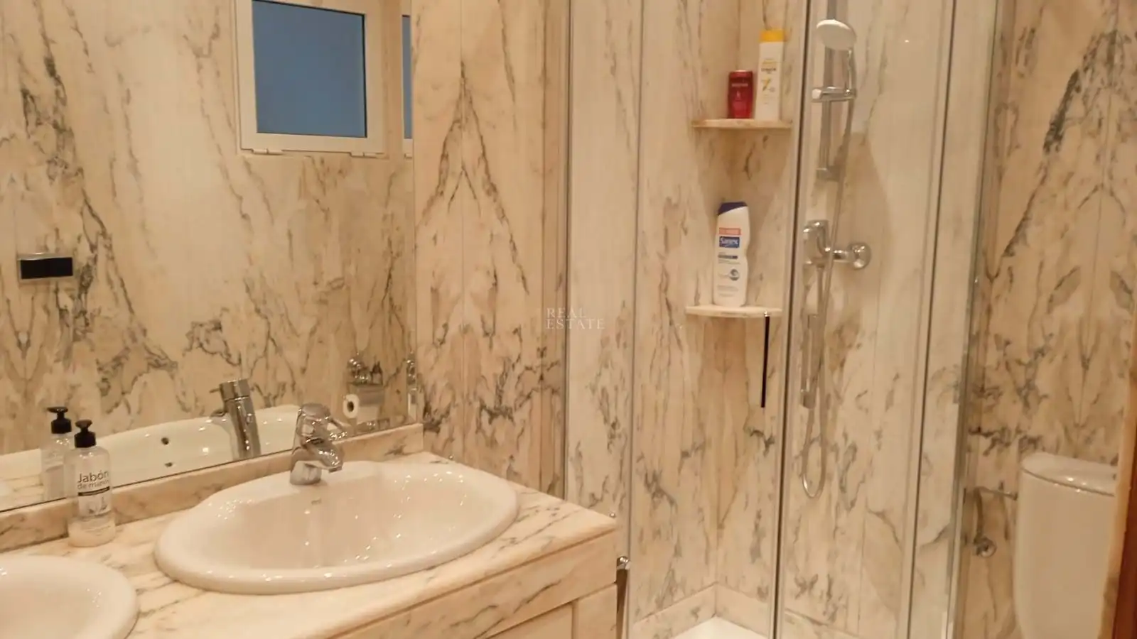 Bathroom of Duplexes for sale in Elche / Elx  with Air Conditioner, Heating and Storage room