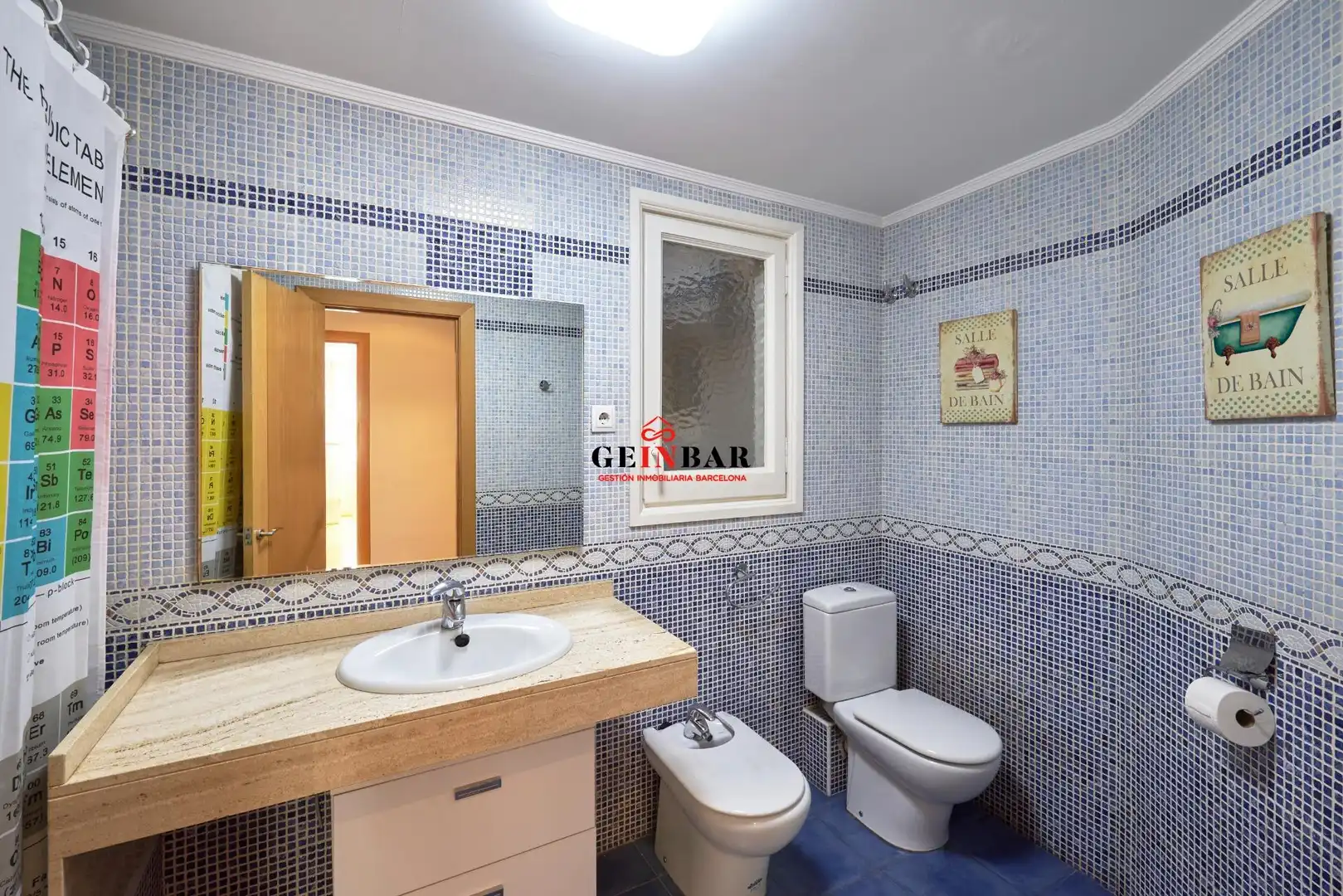 Badezimmer von Wohnung zum Verkauf in Barcelona mit Klimaanlage, Heizung und Parkett