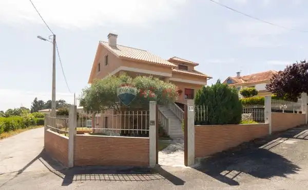 Vista exterior de Casa o xalet en venda en A Guarda   amb Calefacció, Jardí privat i Parquet