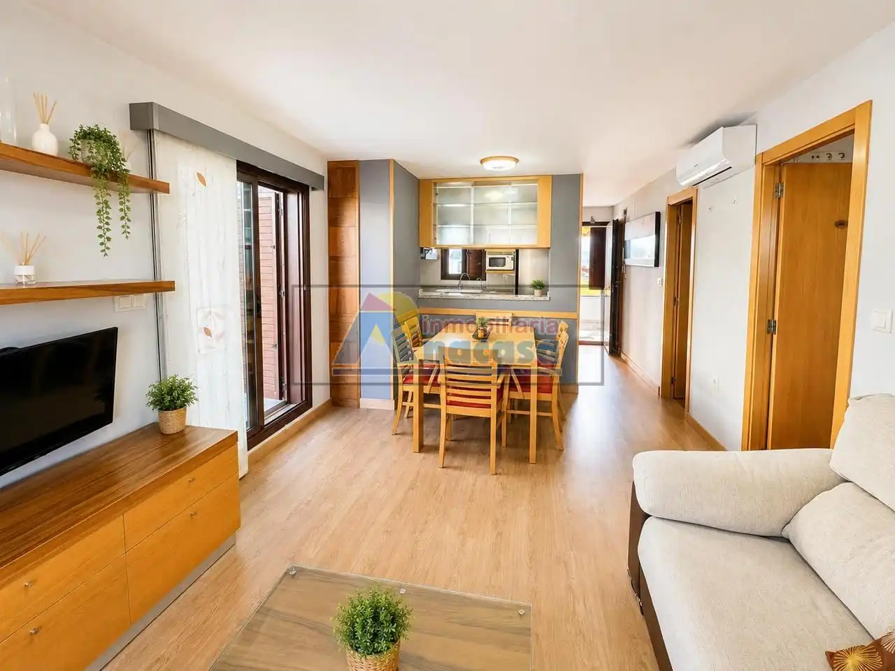 Wohnzimmer von Dachboden zum Verkauf in Oliva mit Klimaanlage, Terrasse und Möbliert