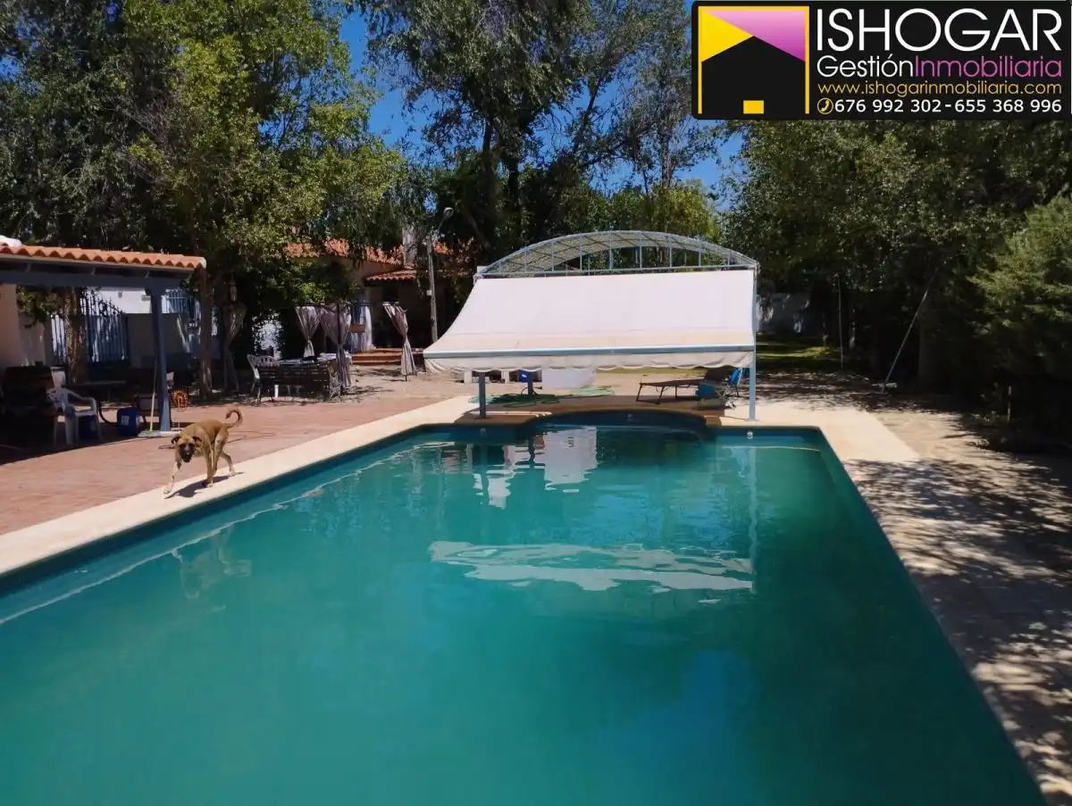 Chalet con piscina en venta en Valdepeñas, imagen 2