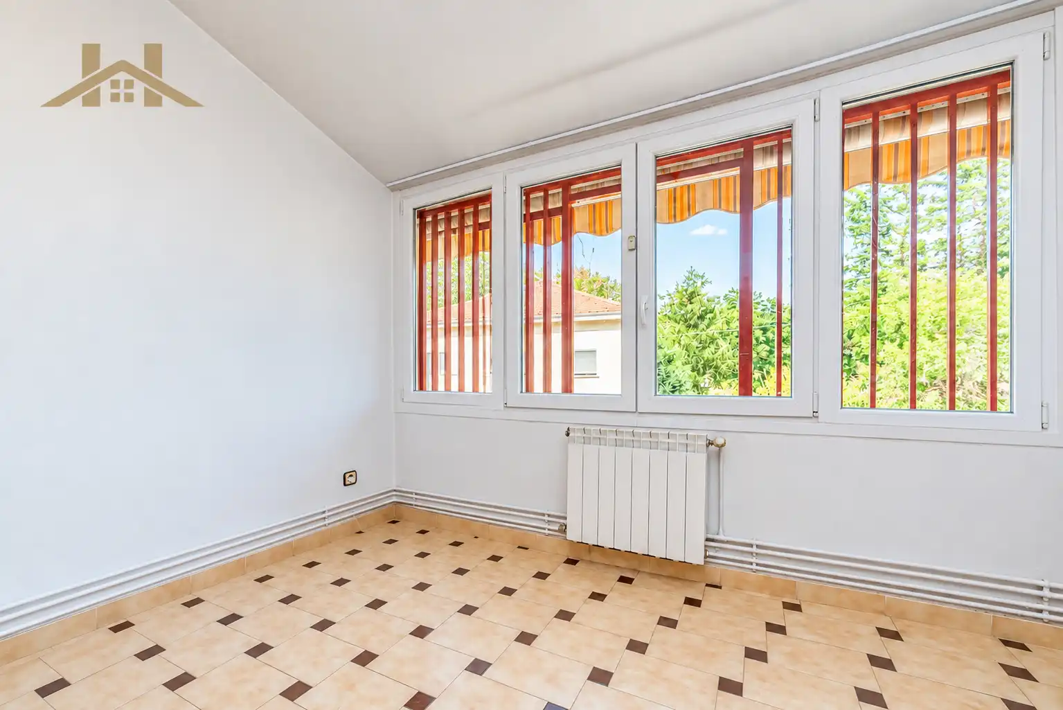 Casa aparellada amb terrassa en venda a Calle de Mercedes de la Cadiniere, imagen 21
