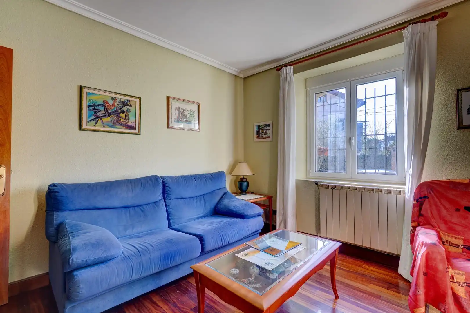 Sala d'estar de Pis en venda en Donostia - San Sebastián  amb Calefacció i Jardí privat