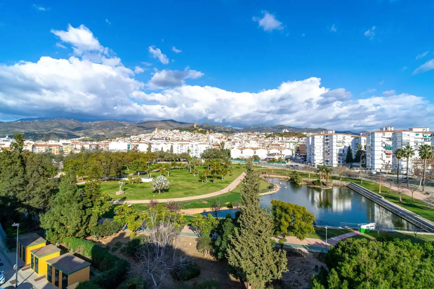 Außenansicht von Wohnungen zum Verkauf in Vélez-Málaga mit Klimaanlage