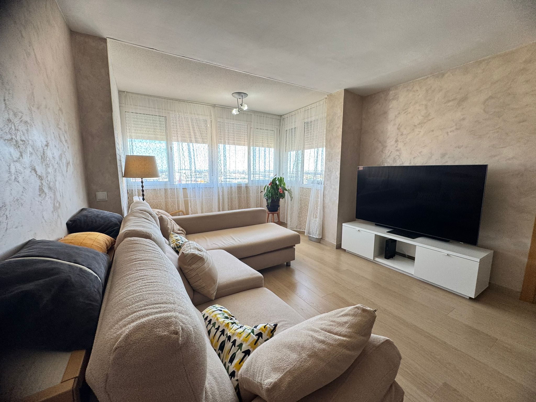 Living room of Flat for sale in L'Hospitalet de Llobregat  with Heating