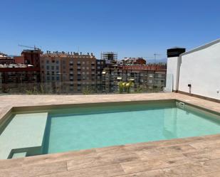 Piscina de Apartament de lloguer en  Murcia Capital amb Aire condicionat