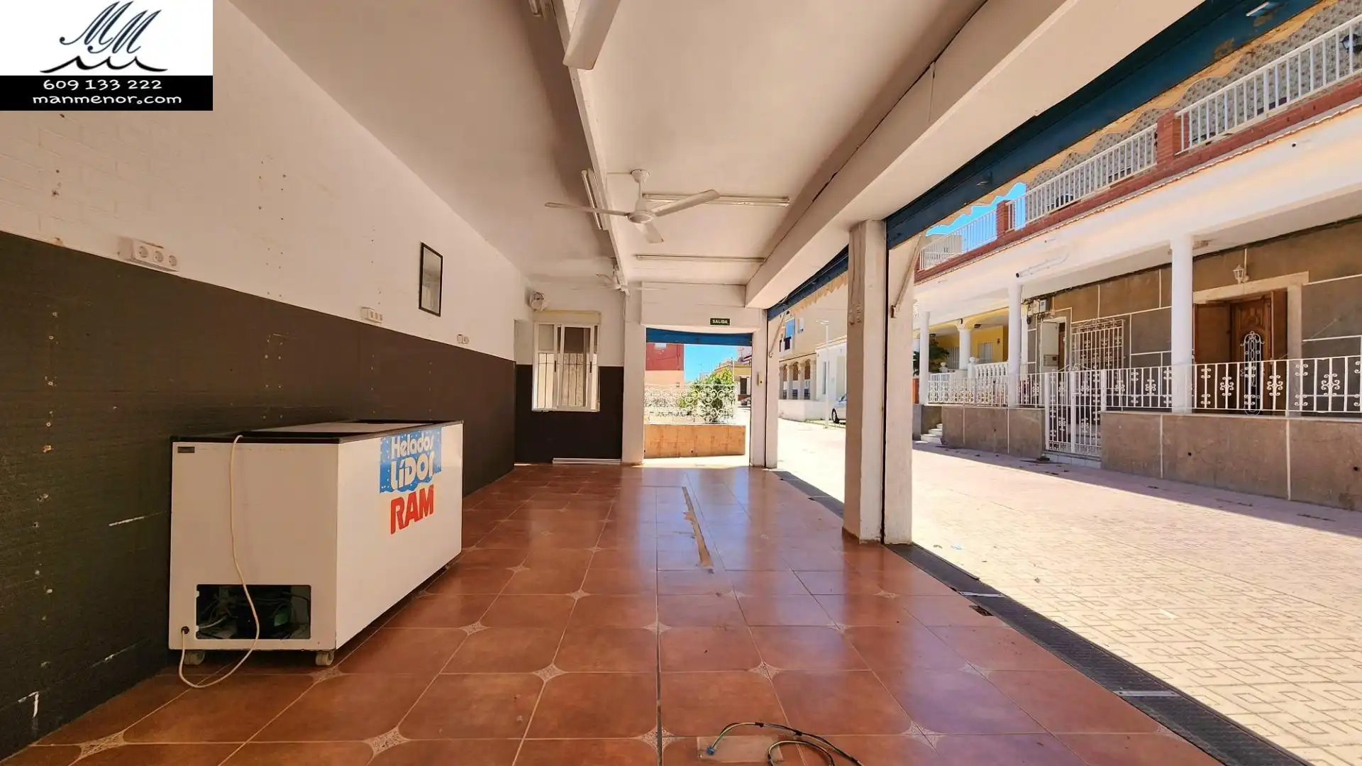 Vista exterior de Local en venta en Cartagena