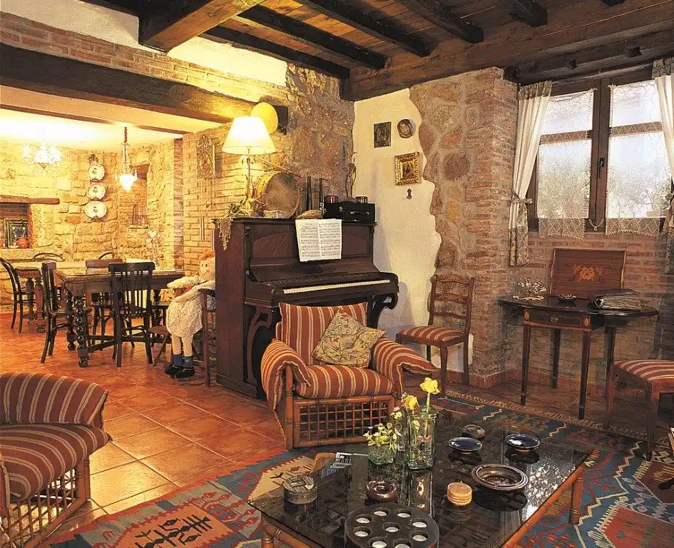 Sala d'estar de Casa o xalet en venda en Peñamellera Baja amb Calefacció, Moblat i Internet