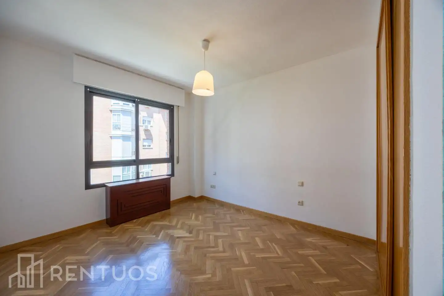 Bedroom of Flat for rent in Madrid  with Air Conditioner, Heating and Parquet flooring