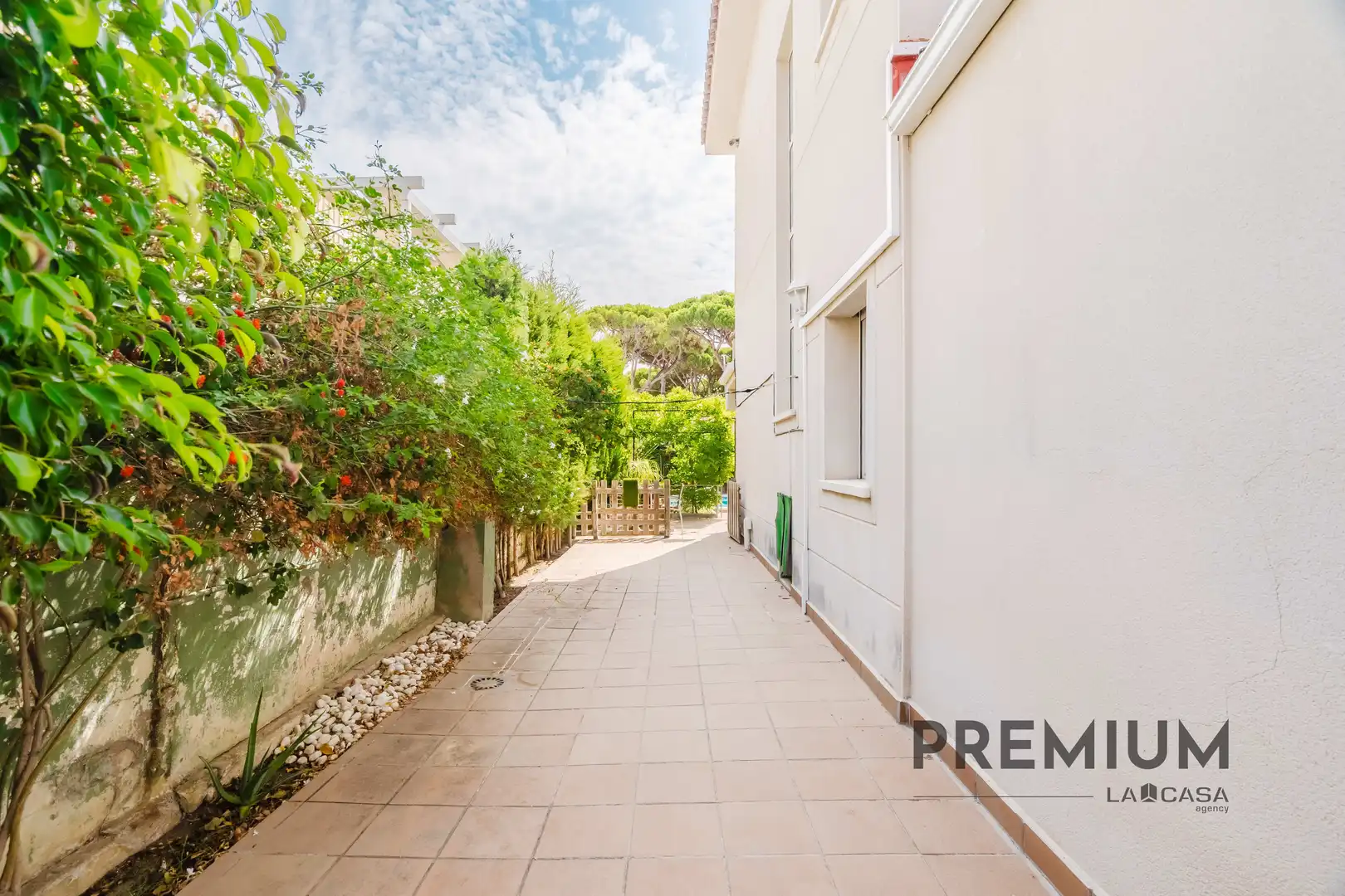 Exterior view of Houses for sale in Castelldefels  with Swimming Pool