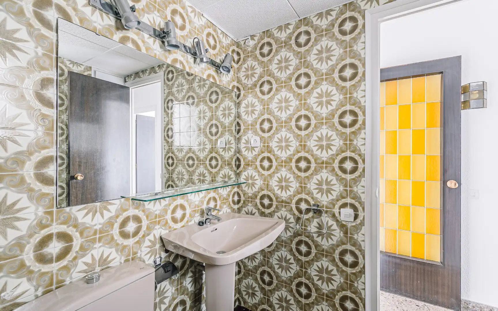 Baño de Ático en venta en Barcelona con Calefacción y Terraza