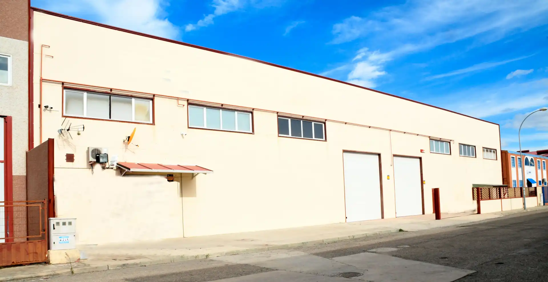 Vista exterior de Nave industrial en venta en Villaluenga de la Sagra
