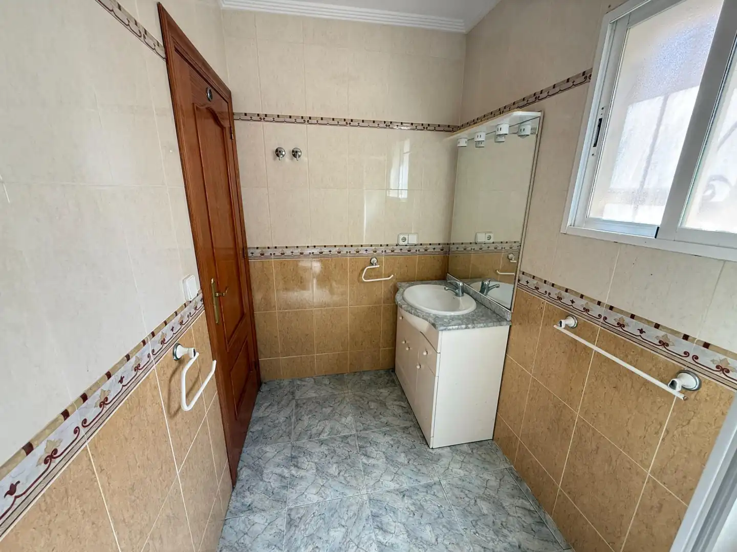 Bany de Casa o xalet en venda en San Miguel de Salinas amb Jardí privat i Piscina comunitària