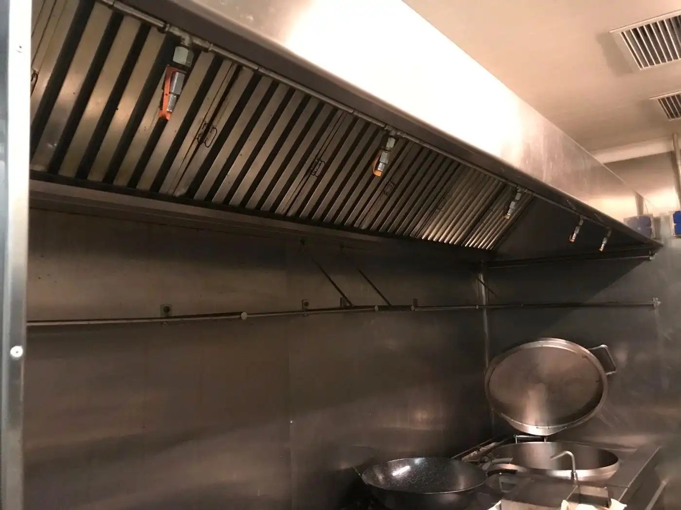Küche von Wohnung zum Verkauf in Pineda de Mar mit Klimaanlage und Heizung