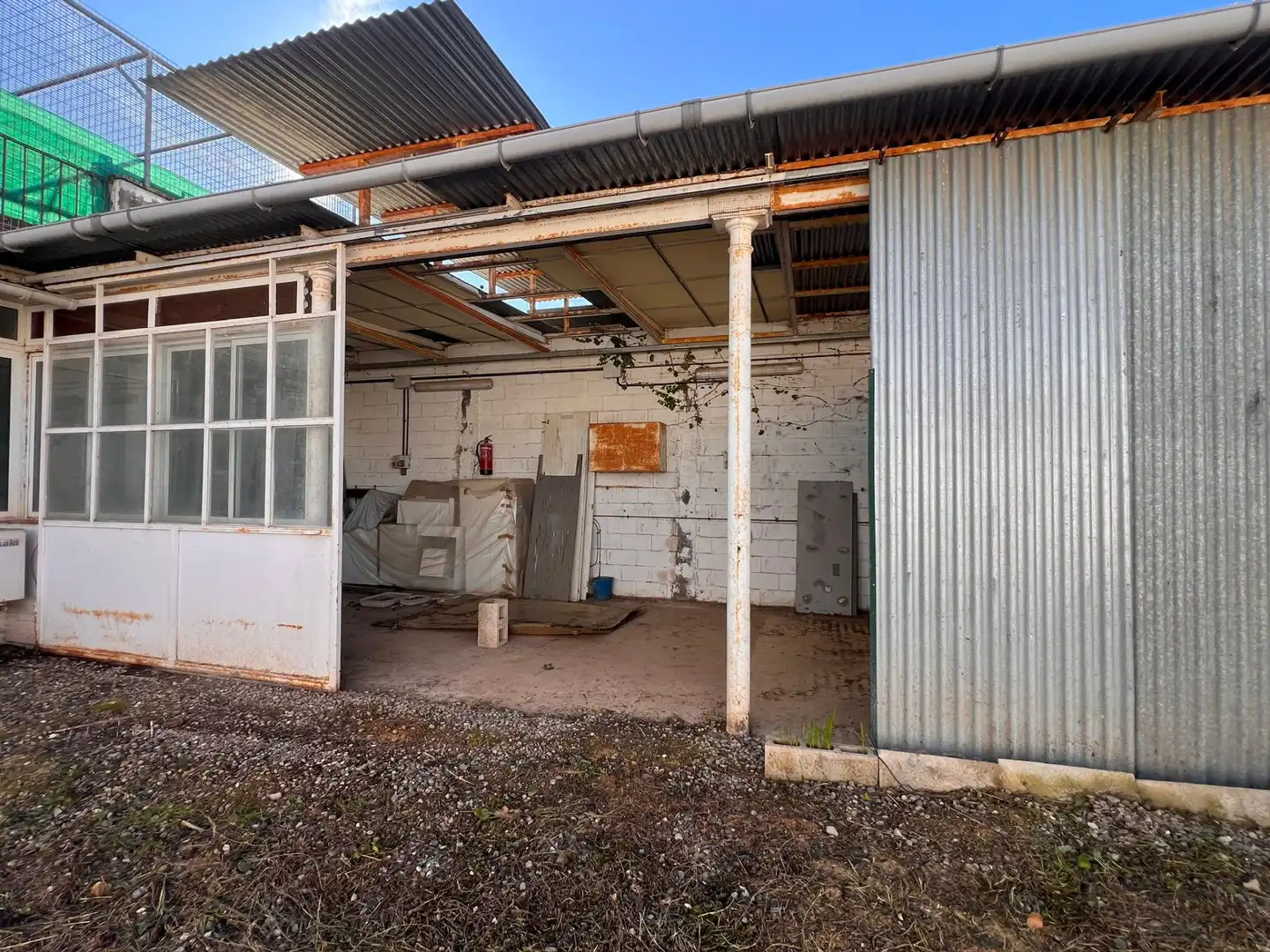 Vista exterior de Casa adosada en venda en Espartinas amb Jardí privat i Traster