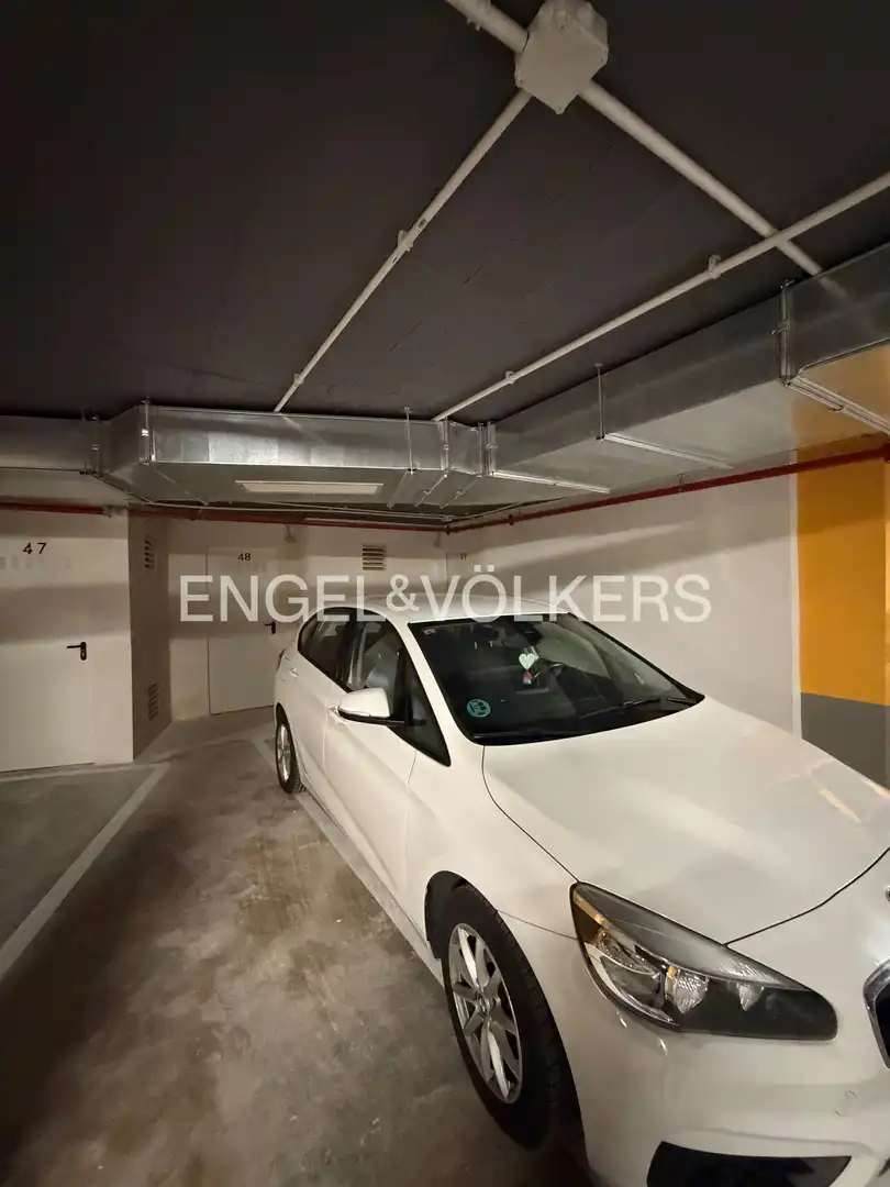 Parking de Piso de alquiler en Valencia con Aire acondicionado, Calefacción y Jardín privado