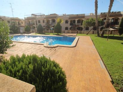 Piscina de Casa o xalet en venda en Torrevieja amb Aire condicionat i Terrassa