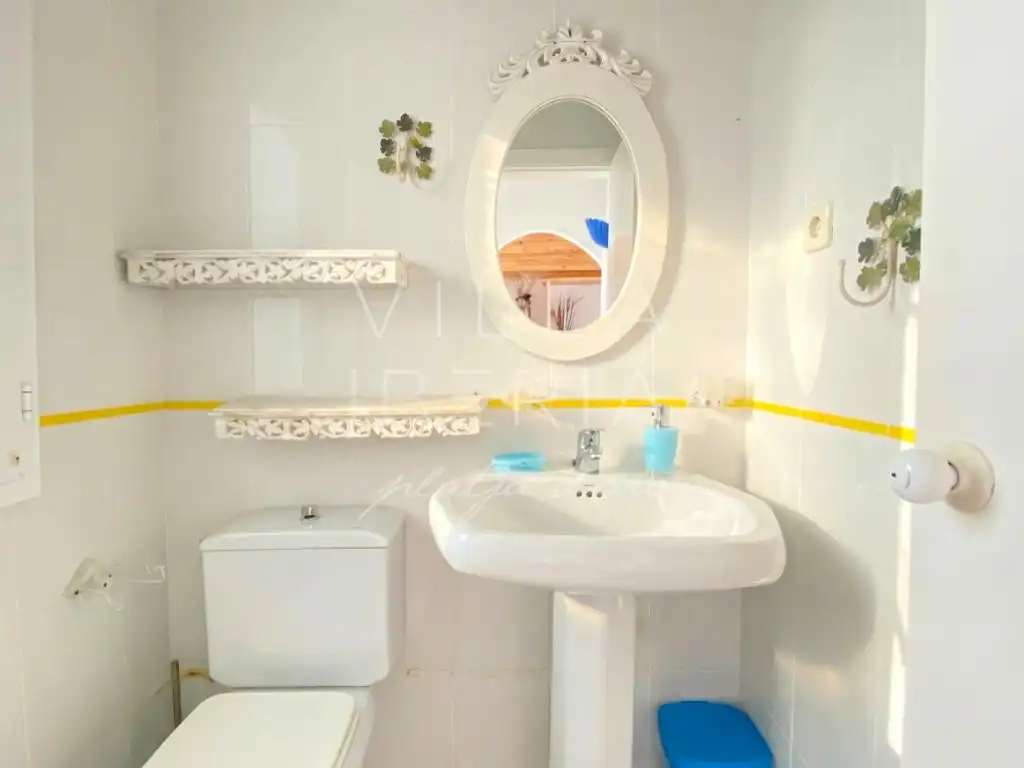 Badezimmer von Einfamilien-Reihenhaus zum Verkauf in Castell d'Aro, Platja d'Aro i s'Agaró mit Gemeinschaftspool