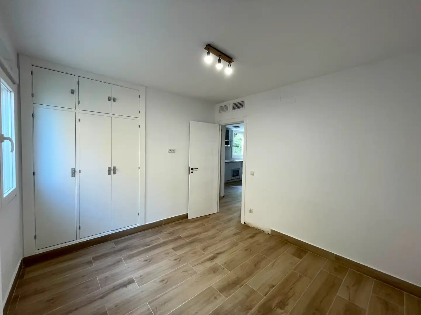 Bedroom of Flat for rent in Málaga  with Air Conditioner, Terrace and Balcony