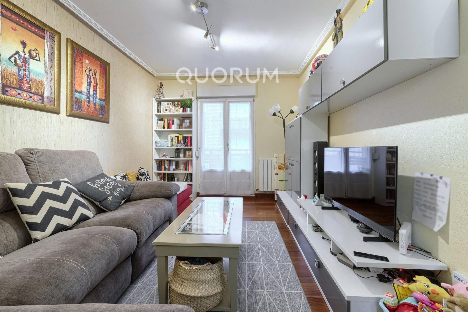 Sala d'estar de Pis en venda en Basauri  amb Calefacció, Terrassa i Traster