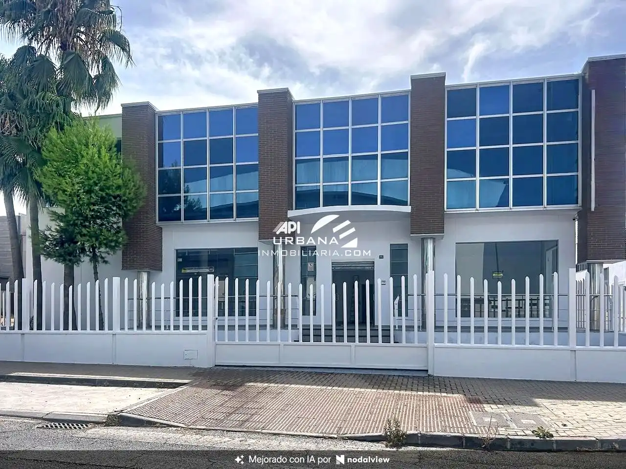 Industrial building to rent in Avenida de La Rioja