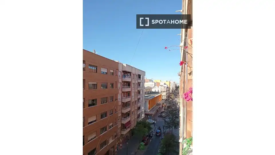 Vista exterior de Pis per a compartir en Valencia amb Aire condicionat, Calefacció i Terrassa