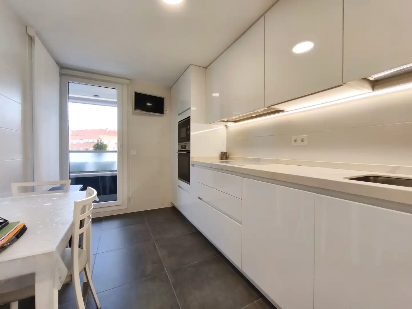 Küche von Wohnung zum Verkauf in  Logroño mit Heizung, Privatgarten und Parkett