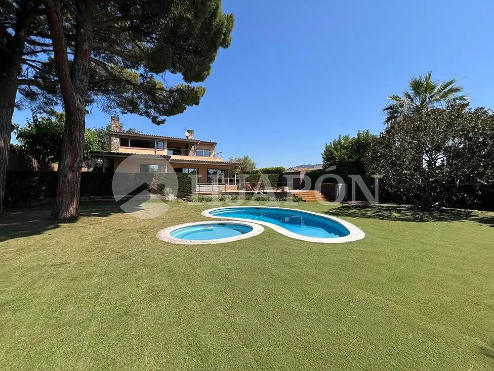 Jardín de Casa o chalet en venta en Alella con Aire acondicionado, Calefacción y Jardín privado