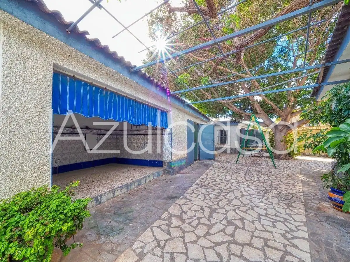 Vista exterior de Casa o xalet en venda en Busot amb Aire condicionat, Traster i Piscina