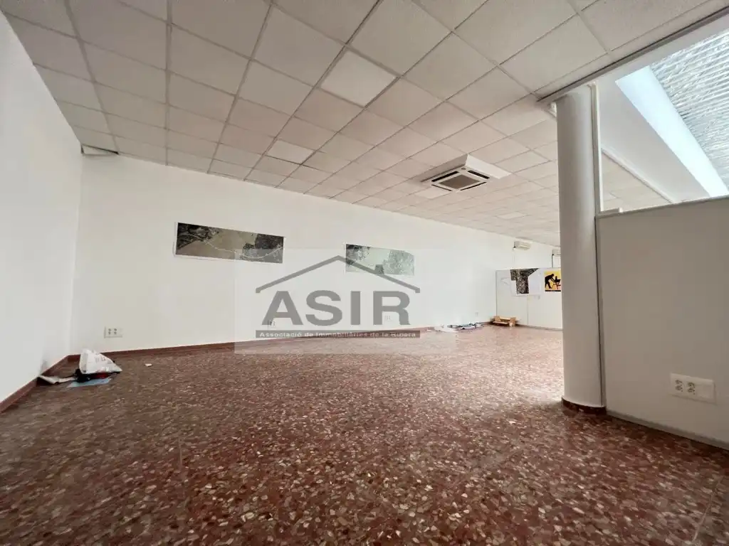 Industrial buildings for rent in Favara