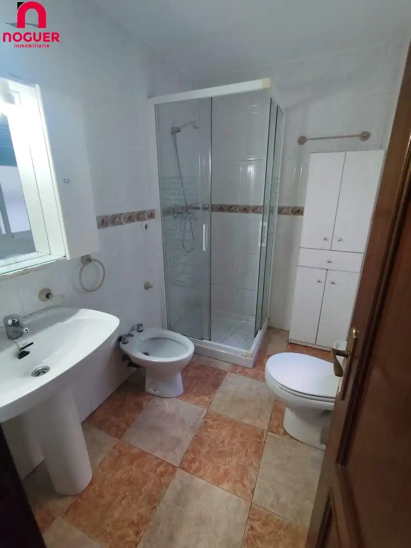 Badezimmer von Wohnung zur Miete in Córdoba mit Heizung, Terrasse und Abstellraum