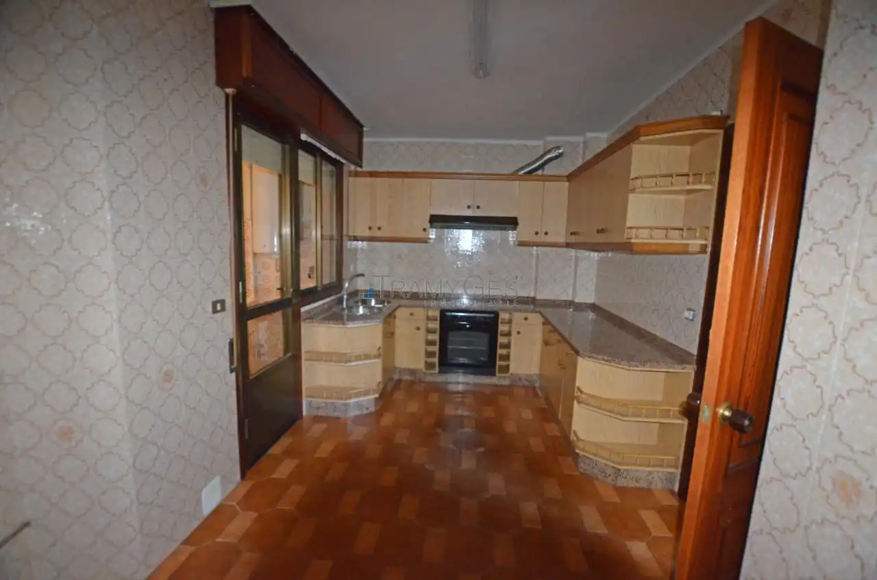 Cocina de Piso en venta en Tui con Calefacción, Parquet y Trastero